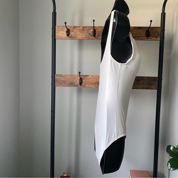 Michael Kors Iconic Solids One Shoulder underwire One-Piece in White size 8 NEW - Picture 4 of 11